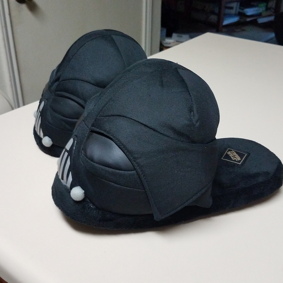 Darth Vader Slippers Size M (8-9) - Picture 2 of 5